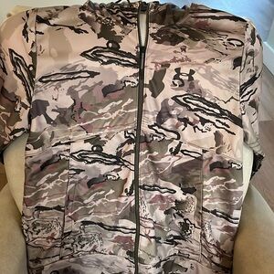 Under Armour Reapesr Fleece Hoodie Jacket. Very Warm and like New.